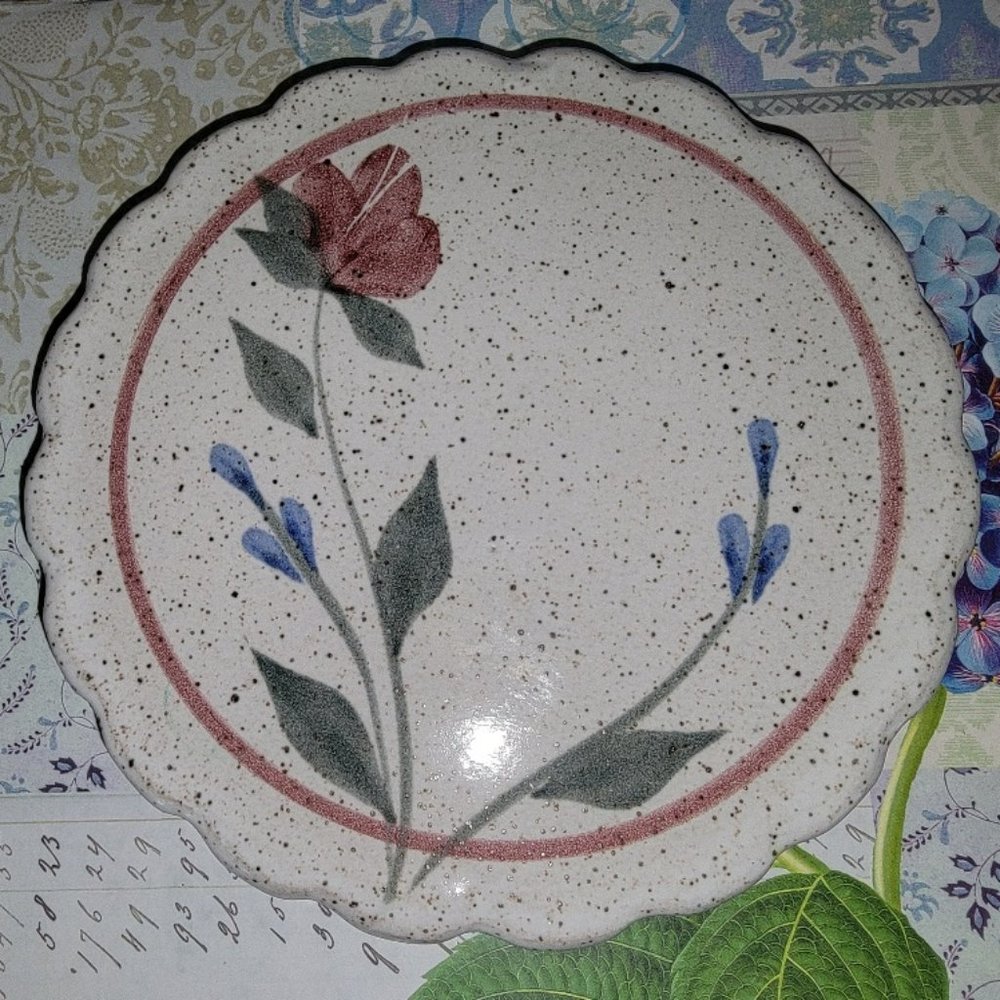 Vintage Pottery/Ceramic Trivet with Farmhouse Floral Design